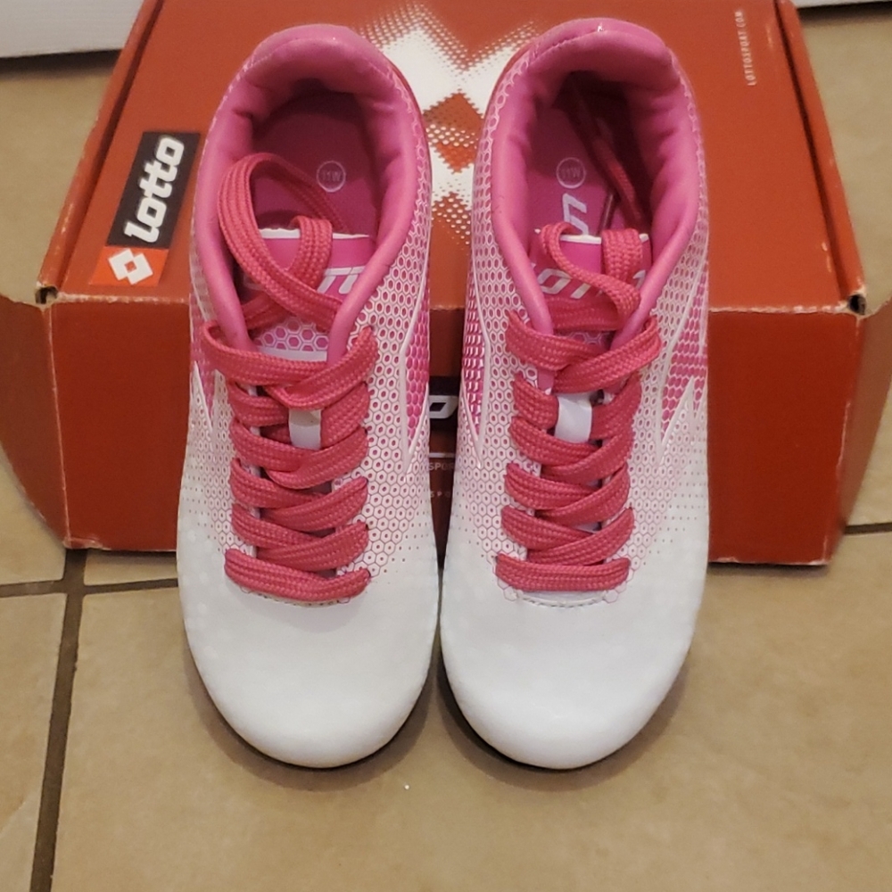 NWT girls Lotto soccer cleats - Picture 2 of 6